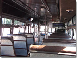 interior de un autobus que va a palolem